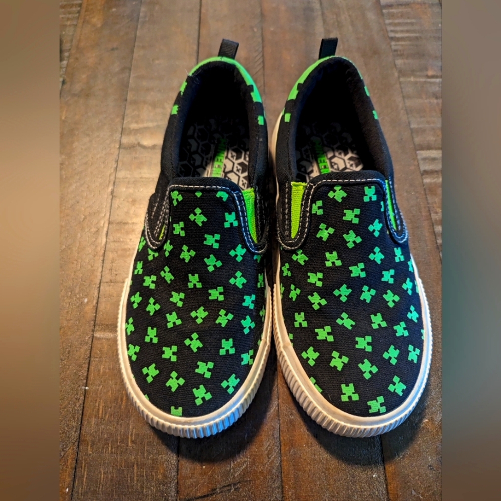 Boy's Minecraft Creeper Green and Black Slip On Shoes Size 1